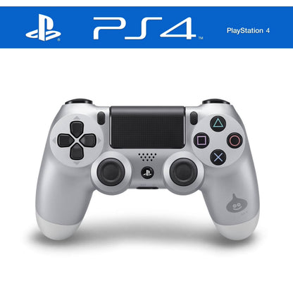 Silberner Sony PlayStation 4-Controller mit ergonomischem Design und reaktionsschnellen Tasten für ein verbessertes Spielerlebnis.