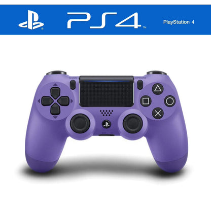 Ein Lila Sony PlayStation 4-Controller mit  ergonomischem Design und reaktionsschnellen Tasten für ein verbessertes Spielerlebnis.